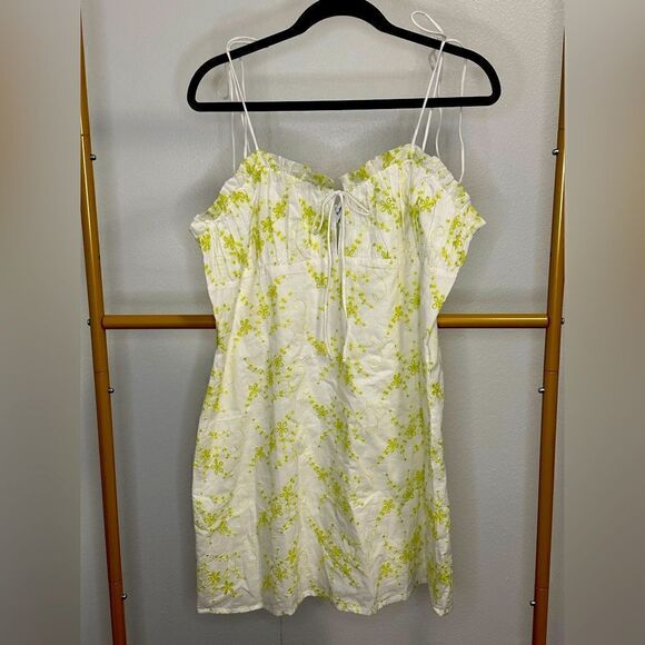 ASYOU Ruched Bust Cup Detail Cami Dress in Lime Eyelet - Picture 9 of 12